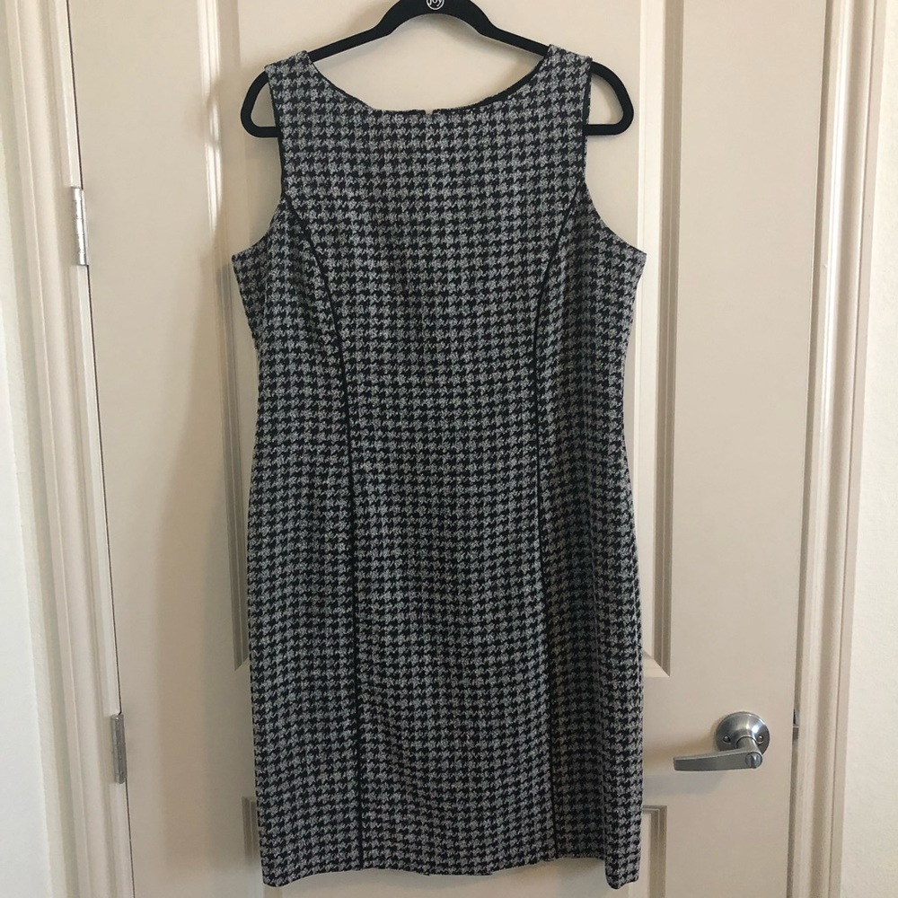 NWOT sleeveless tweed sheath dress